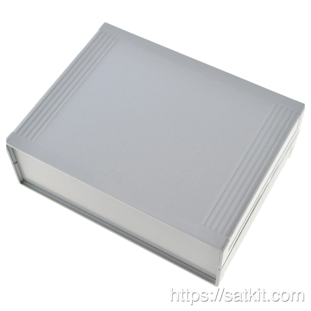 Caja de Plástico para proyectos 170x130x60mm mostrando cierre con tornillos
