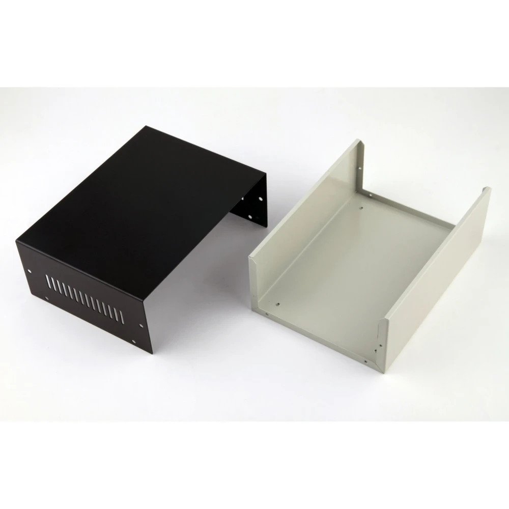 Caja metálica para proyectos 210x155x80mm cerrada mostrando diseño metálico robusto