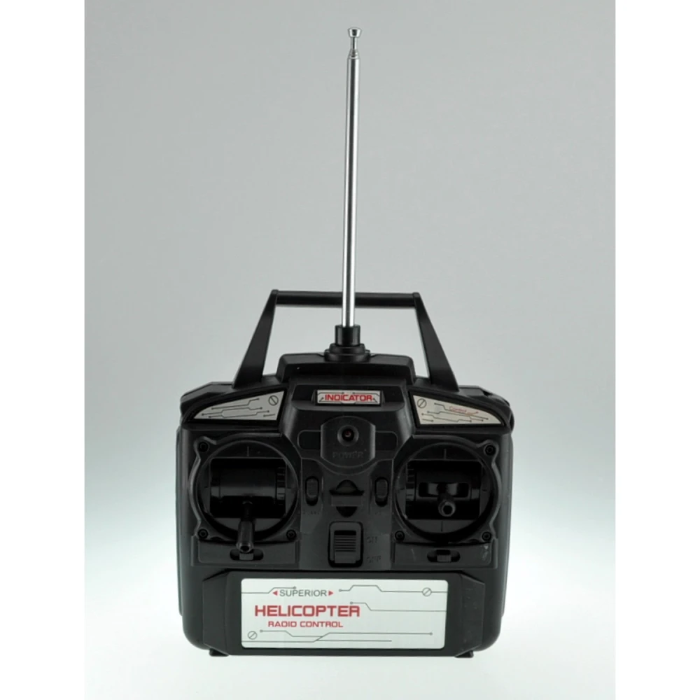 Helicoptero radio control F58 sobre fondo blanco