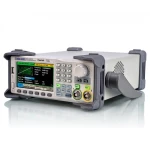 Generador Siglent SDG2042X en uso en laboratorio electrónico